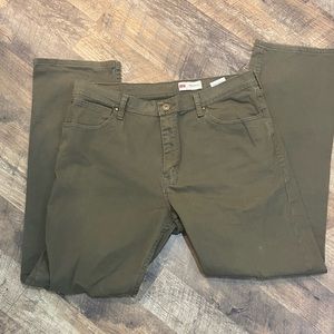 Wrangler. 36x32. Green.